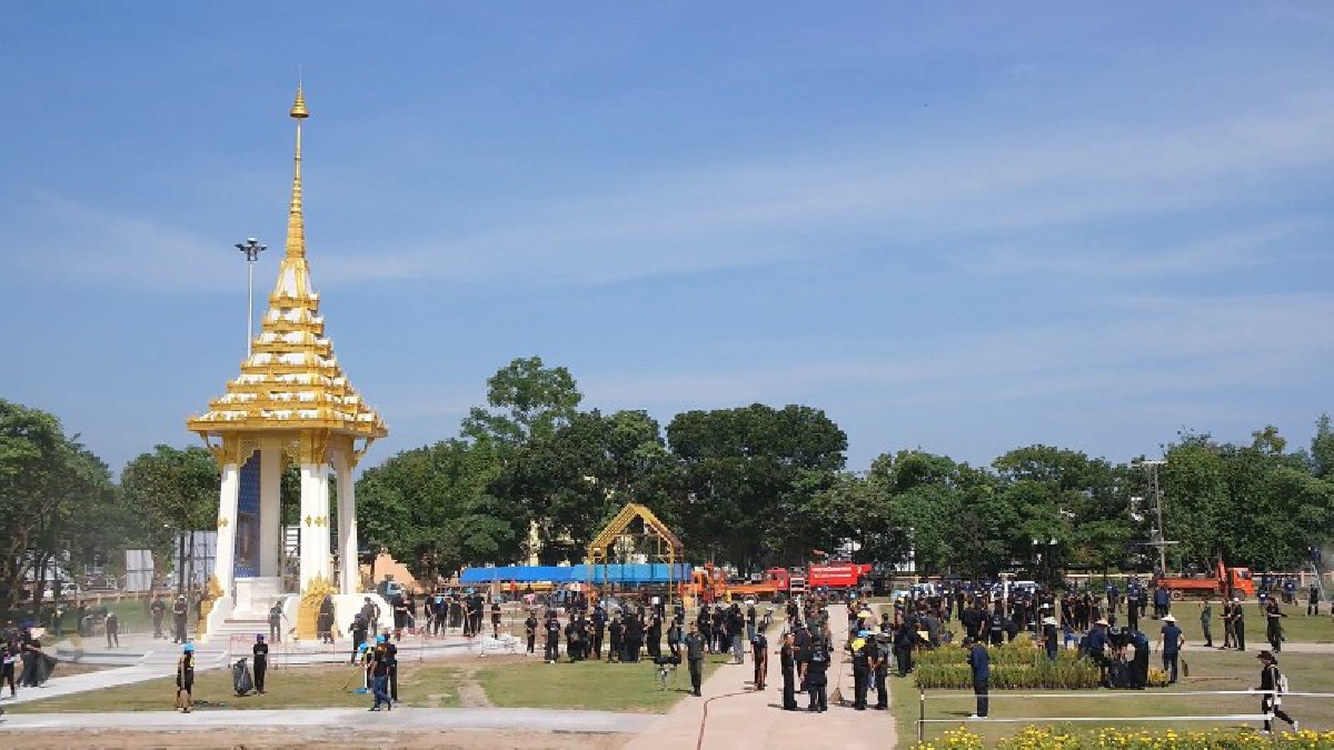 นครพนม!! พสกนิกรทุกหมู่เหล่าจัด Big Cleaning Day เตรียมสถานที่พระราชพิธีถวายพระเพลิงพระบรมศพฯ (มีคลิป)