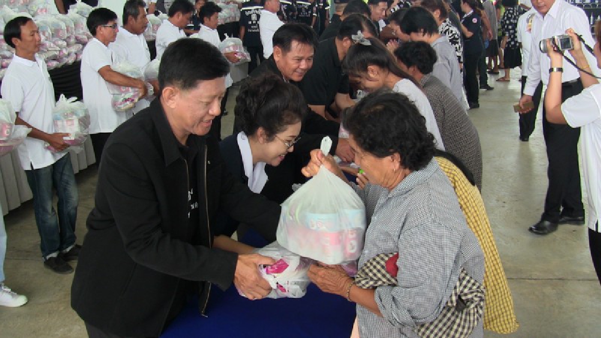 เราจะไม่ทิ้งกัน..!! มอบเครื่องอุปโภคบริโภค แก่ผู้ประสบอุทกภัยในพื้นที่อำเภอวิเศษชัยชาญ ที่ได้รับความเดือดร้อนจำนวนมาก