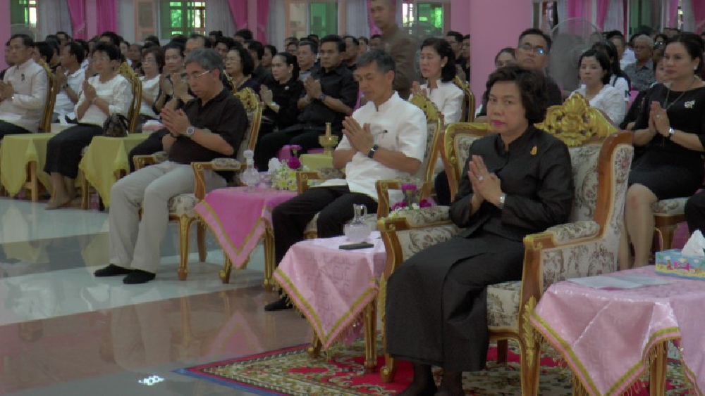 กรมส่งเสริมการปกครองท้องถิ่นและชมรมแม่บ้าน ร่วมกันเป็นประธานในพิธีทอดกฐินสามัคคีประจำปี 2560 ณ วัดเขาทุเรียน จ.นครนายก (คลิป)