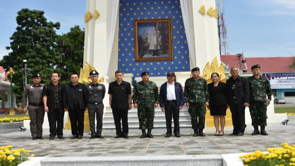ศรีสะเกษ !! รอง.ผบ.กองกำลังสุรนารี ติดตามความคืบหน้าการจัดสร้างพระเมรุมาศจำลอง (คลิป)