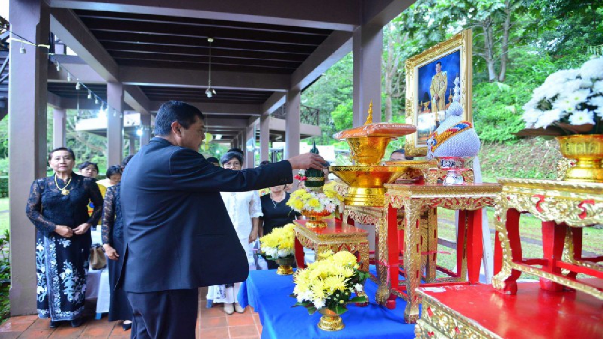 สมาคมชาวระนอง จัดพิธีสมโภชน์ผ้าพระกฐินพระราชทาน ที่พระที่นั่งรัตนรังสรรค์ (จำลอง) ก่อนจะอันเชิญไปทอดถวาย ณ วัดตรอกปรือ อ.กระบุรี จ.ระนอง