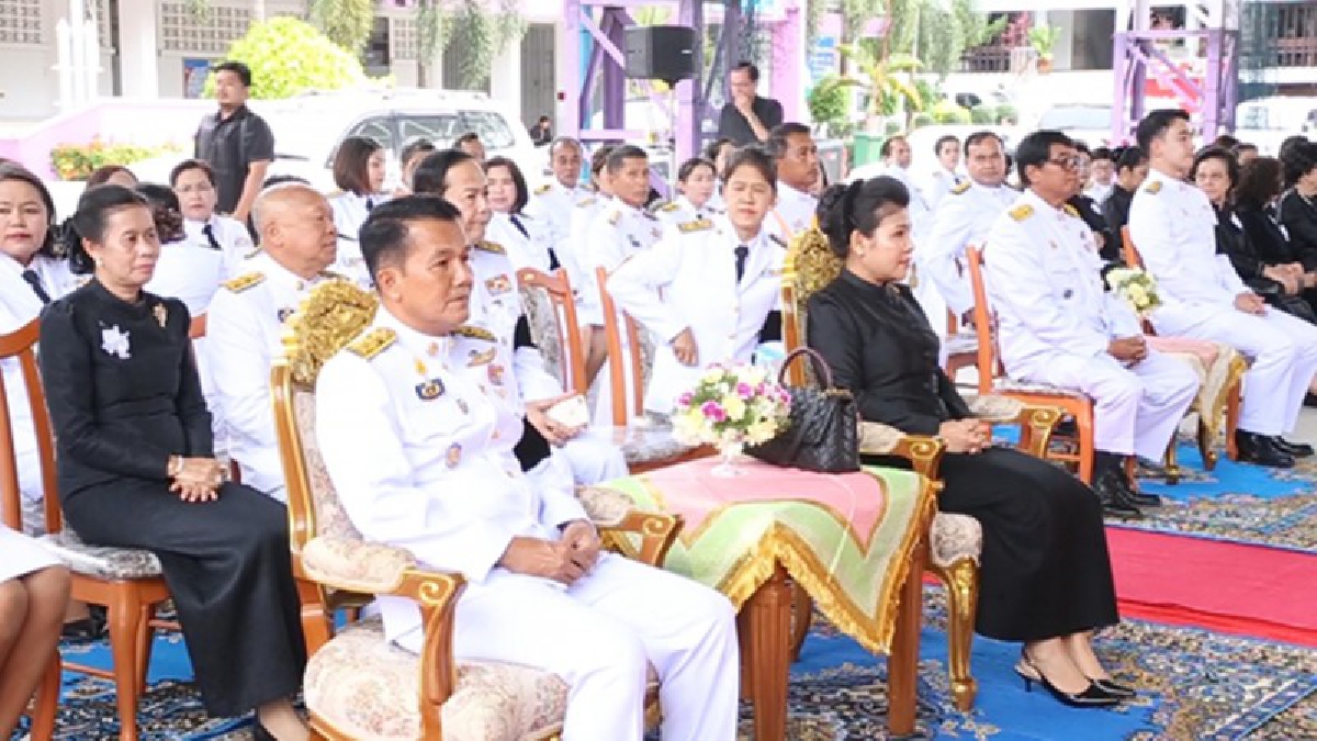 จ.ชุมพร . . .สำนึกในพระมหากรุณาธิคุณ พร้อมใจอุปสมบทหมู่ 224 คนถวายเป็นพระราชกุศล(มีคลิป)