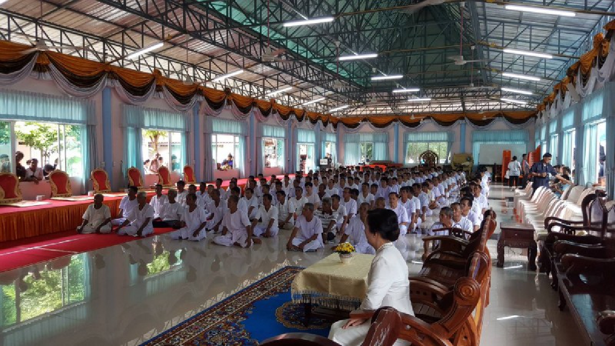 สระแก้ว !! แห่ร่วมบรรพชาอุปสมบท 165 รูป ถวายเป็นพระราชกุศลฯในหลวง ร.9