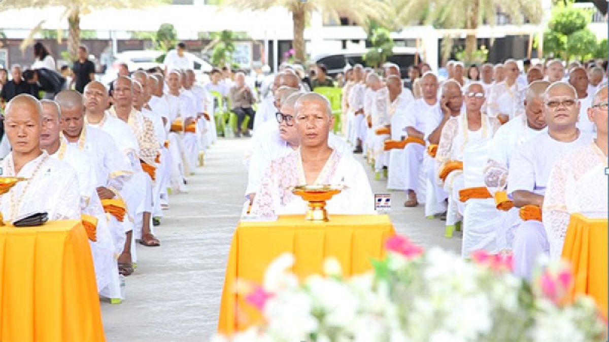 ชาวชุมพรสำนึกในพระมหากรุณาธิคุณ พร้อมใจอุปสมบทหมู่ 224 รูป ถวายเป็นพระราชกุศล ในหลวงรัชกาลที่ ๙