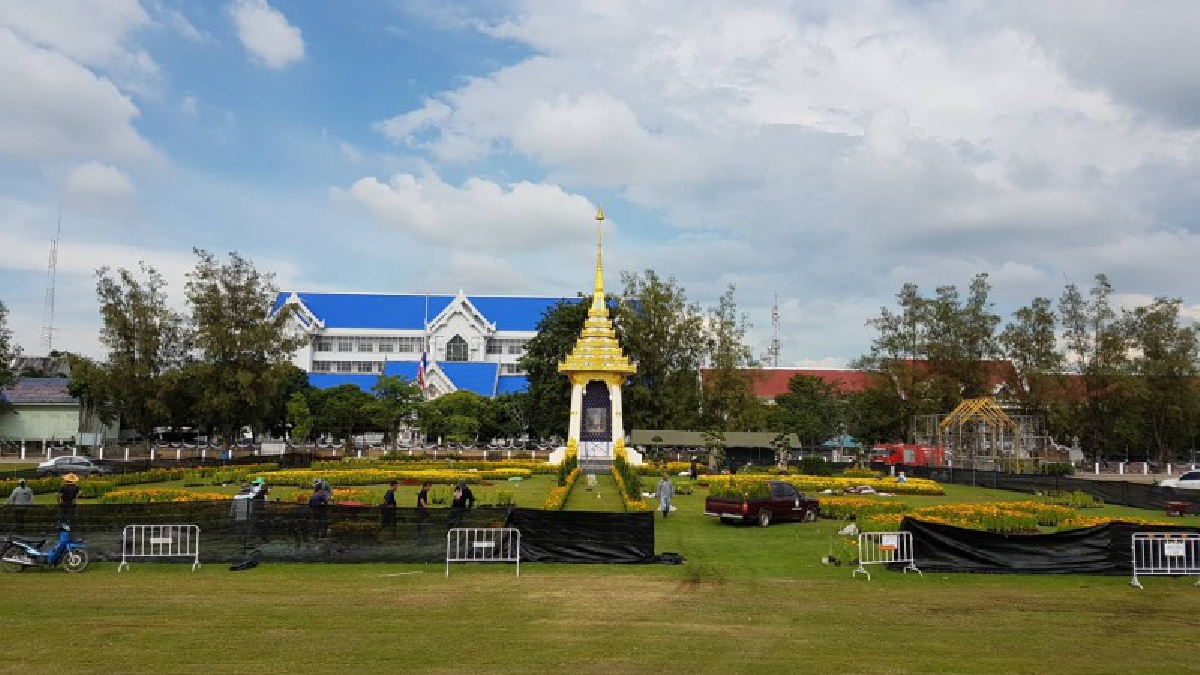 อบจ.ชัยนาท เปิดโอกาสให้ ปชช. นำดาวเรืองคนละ 1 ต้น ร่วมประดับรอบพระเมรุมาศจำลอง ส่งเสด็จ “ในหลวง ร.9” สู่สวรรคาลัย