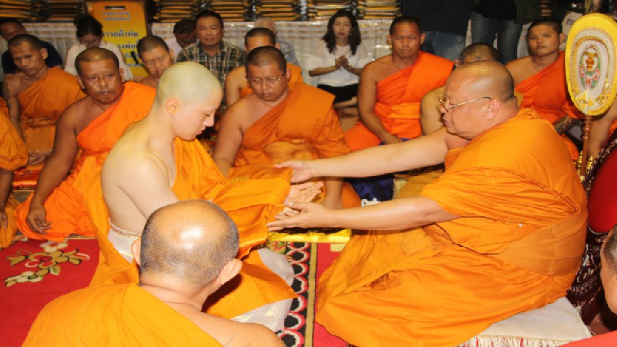 อนุโมทนา..สาธุ !! ซีดี เดอะสตาร์ เข้าวัดบวชถวายเป็นพระราชกุศล แด่ในหลวง ร.9 และแทนคุณบิดา-มารดา (ดูคลิป)