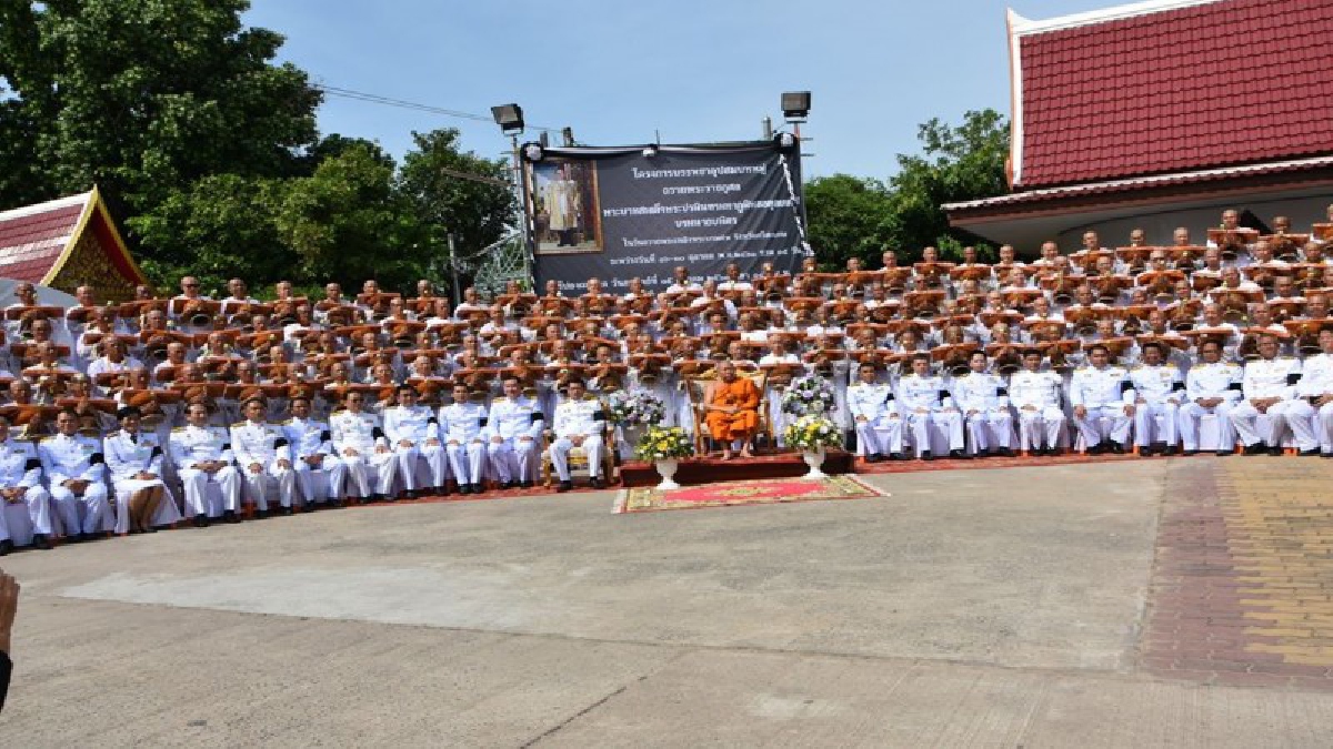 ศรีสะเกษ..! บรรพชาอุปสมบทหมู่ 131 รูป เพื่อถวายเป็นพระราชกุศล แด่พระบาทสมเด็จพระปรมินทรมหาภูมิพลอดุลยเดชฯ บรมนาถบพิตร