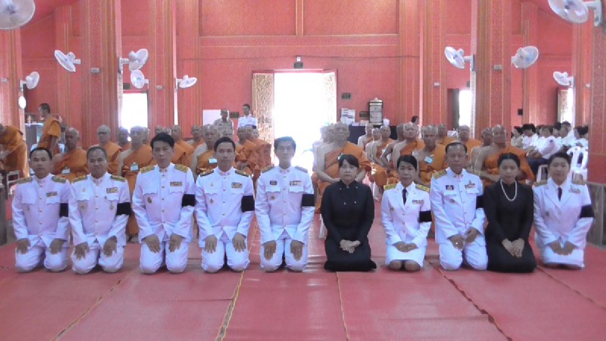 บรรพชาถวายพ่อหลวง...หนองคาย จัดพิธีบรรพชาอุปสมบทหมู่ 9 อำเภอ จำนวน 144 รูป เพื่อบำเพ็ญกุศลถวายเป็นพระราชกุศล แด่ในหลวง ร.9