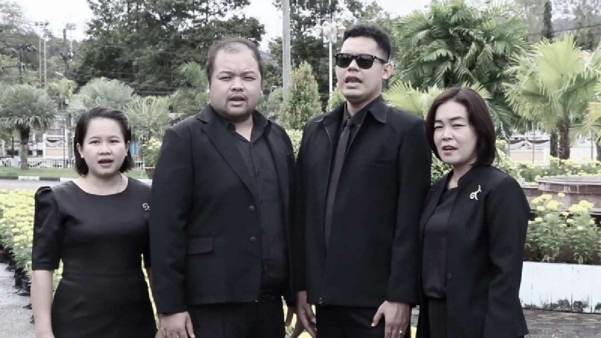 จ.ตรัง. .  . ครูแว่นดำ ครูภาษาไทยผู้พิการทางการมองเห็น ร่วมกับทีมงาน จัดทำเพลงยี่สิบหกตุลาฯเพลงพระราชนิพนธ์ ร.๙