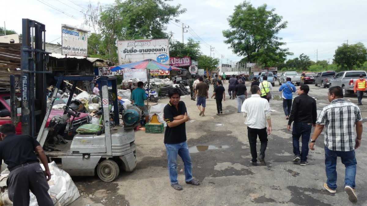 ปทุมธานี!! หมวดทางหลวงลาดหลุมแก้ว จัดระเบียบร้านค้าริมถนนก่อนงานพระราชพิธี..!?