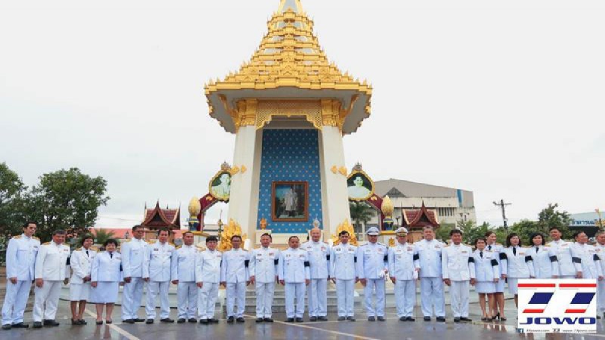 ผวจ.ฯนำพสกนิกรชาวชัยภูมิทุกหมู่เหล่าทำบุญอัญเชิญพระบรมฉายาลักษณ์ประดิษฐานบนพระเมรุมาศจำลองอย่างสมพระเกียรติ