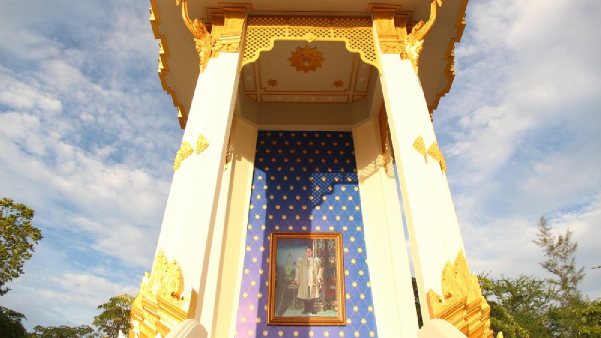 นราธิวาส..!! รองผู้ว่าฯ เชิญชวนปชช.ร่วมพิธีงานพระราชพิธีถวายพระเพลิงพระบรมศพ ในหลวง ร.9 ขณะที่เตาเผา ข้างพระเมรุมาศ กำลังเร่งดำเนินการสร้าง