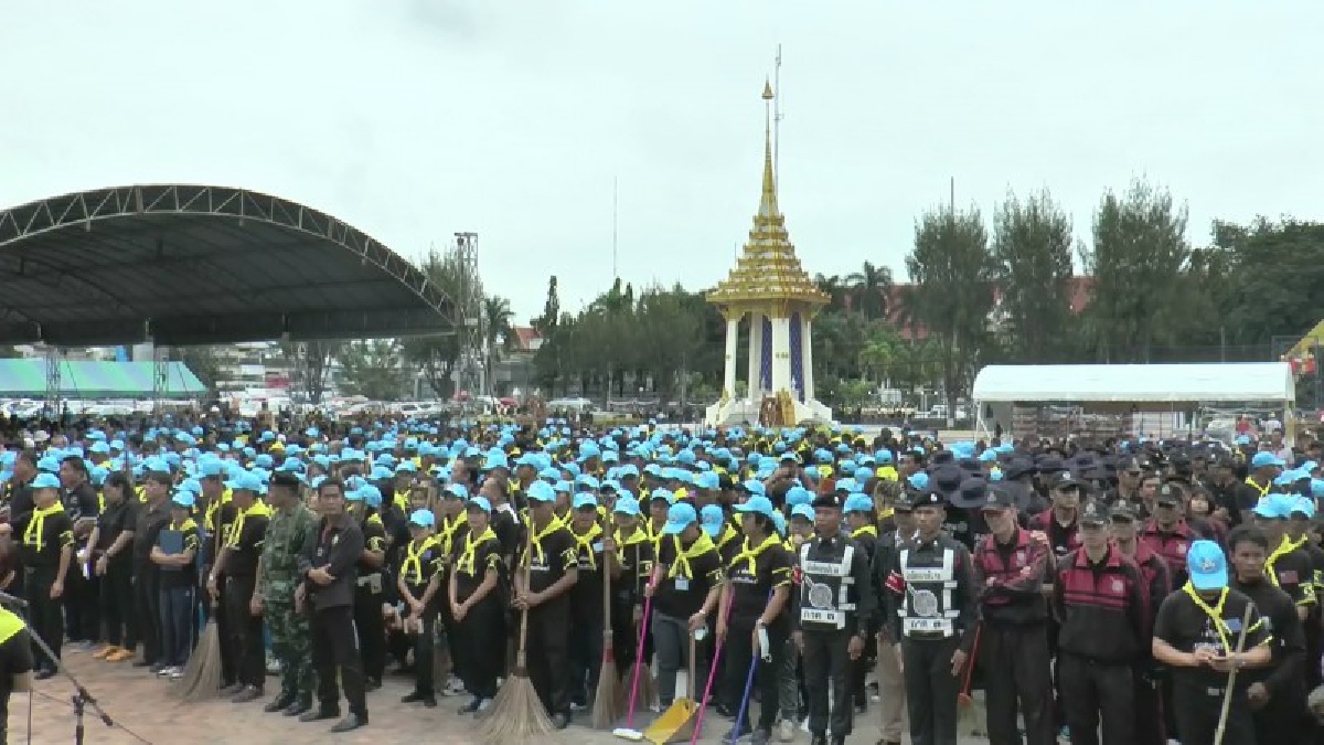 โคราช!! ปล่อยขบวนจิตอาสาเฉพาะกิจฯ กว่า 2 แสนคนเริ่มปฏิบัติหน้าที่ เตรียมพร้อมสำหรับพระราชพิธีถวายพระเพลิงพระบรมศพ