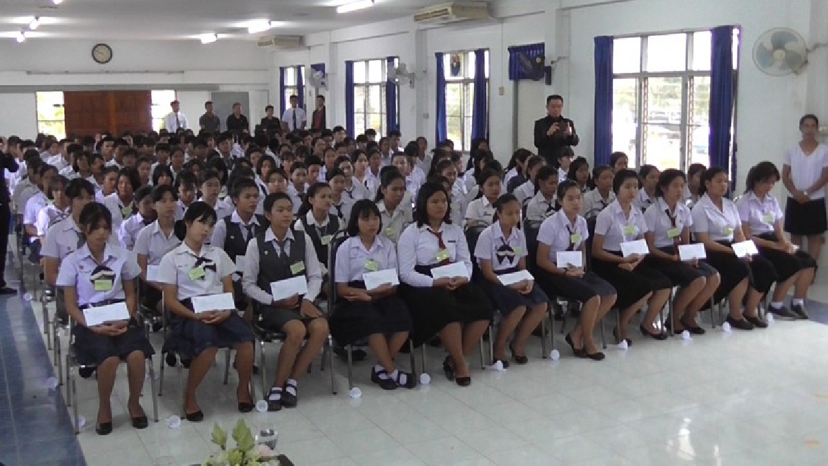 มูลนิธิภคินีศรีชุมพาบาลหนองคาย!! จัดพิธีมอบทุนการศึกษา  แก่เด็กนักเรียนผู้ขอรับทุนการศึกษา  ประจำภาคเรียนที่ 2 ปีการศึกษา 2560