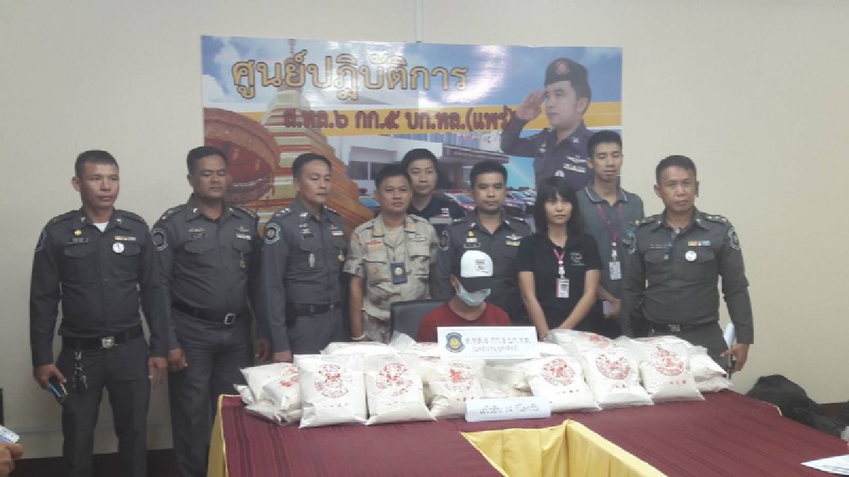 ทลายล็อตใหญ่ !! ตร.ทางหลวงสกัดจับหนุ่มชาวม้งวัย 15 ฉายเดี่ยว..ซิ่งเก๋งขนเฮโรอีนกว่า 15 กก. หวังรวยทางลัด (คลิป)