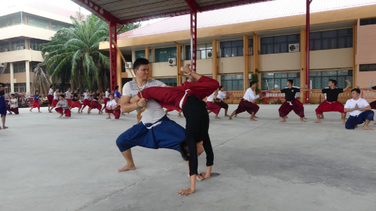 ปทุมธานี..!! มทร.ธัญบุรีซ้อมโขน พระราชพิธีถวายพระเพลิง ก่อนแสดงจริงที่หน้าพระเมรุมาศจำลอง (มีคลิป)