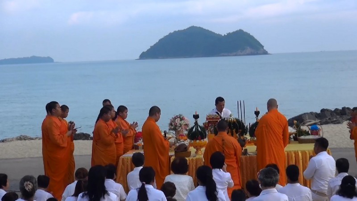 เริ่มแล้ว..!! ทำพิธีรับเทพเจ้าดาวนพเคราะห์ทั้ง 9 ที่แหลมสมิหลา เริ่มต้นเทศกาลกินเจ (มีคลิป)