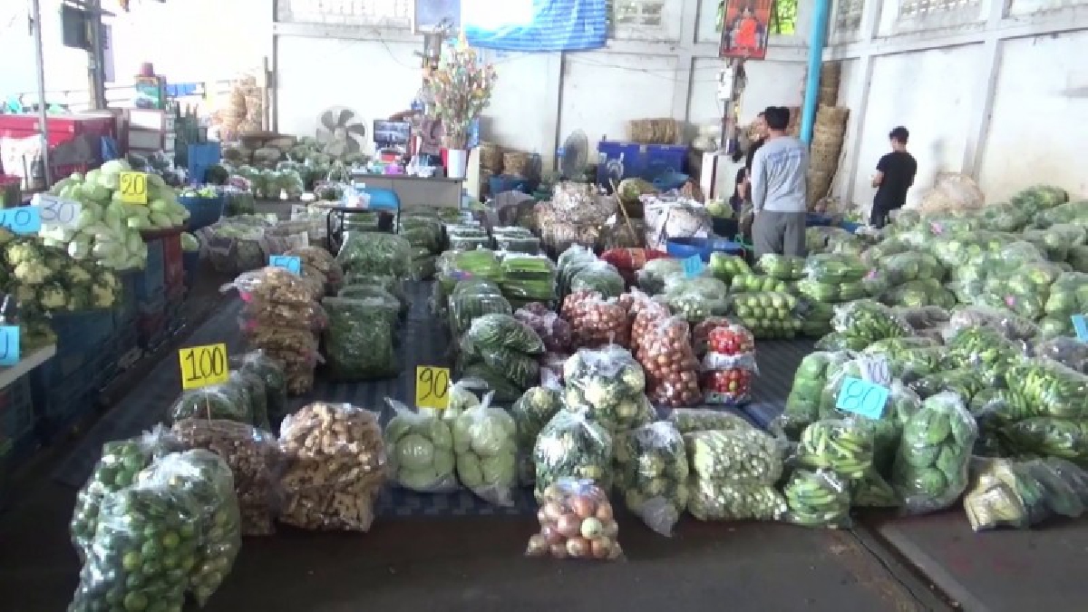 #เริ่มปรับราคาผักขึ้นแล้ว..!! บรรยากาศร้านขายผักคึกคัก ต้อนรับเทศกาลกินเจ ด้านแม่ค้าเผยราคาผักปรับตัวขึ้นเล็กน้องหลังได้รับผลกระทบจากน้ำท่วม