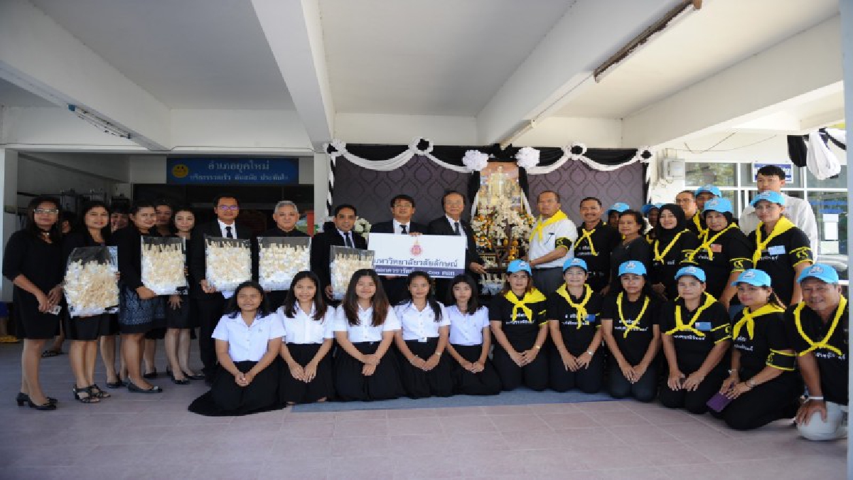 น้อมสำนึกในพระมหากรุณาธิคุณ!! ม.วลัยลักษณ์ ส่งมอบดอกไม้จันทน์ 12,500 ดอก ใช้ในงานพระราชพิธีพระบรมศพในหลวงรัชกาลที่ ๙