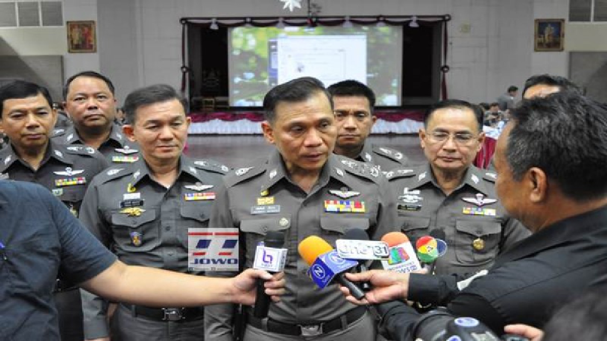 รอง ผบ.ตร.ลงพื้นที่สุราษฎร์ ตรวจสถานที่ก่อสร้างพระเมรุมาศ เน้นย้ำติดตั้งกล้องซีซีทีวี รักษาความปลอดภัยสูงสุด (คลิป)
