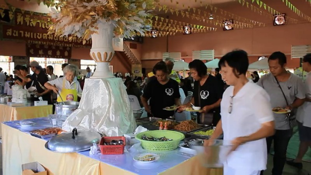 สุดอึ้ง..!! โรงเจนครสวรรค์ จัดคล้ายภัตตาคาร ไม่แพ้ 5 ดาว ปชช.แห่กินเจกันอย่างคึกคัก (มีคลิป)