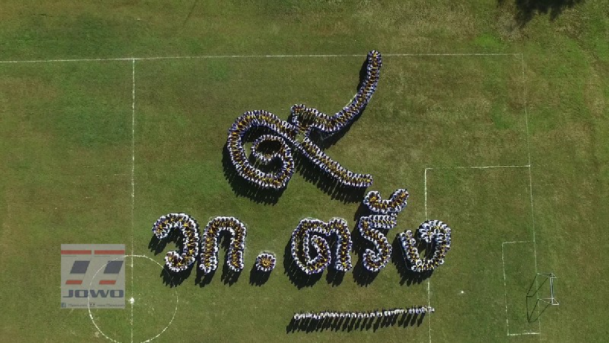 ชาววิทยาลัยการอาชีพตรัง กว่า 900 คน ร่วมแปรอักษรเลข ๙ ถวายความอาลัยในหลวง รัชกาลที่ 9 น้อมส่งเสด็จสวรรคตสู่สวรรคาลัย (คลิป)