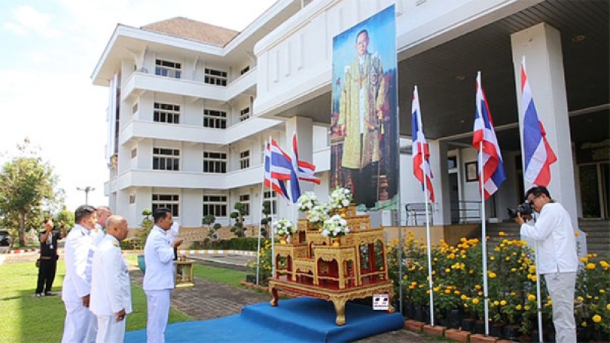ชุมพร!! ไฟหลวงพระราชทาน พระราชพิธีพิธีถวายพระเพลิงพระบรมศพฯ ถึงศาลากลางจังหวัดแล้ว..!? (มีคลิป)