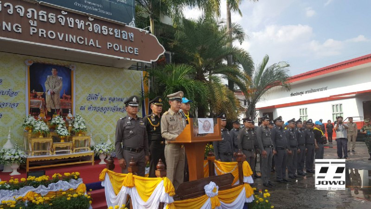 ระยอง จัดพิธีปล่อยแถว "กำลังพล จิตอาสารักษาความสงบเรียบร้อยและอำนวยความสะดวกการจราจร" เตรียมงานพระราชพิธีถวายพระเพลิงพระบรมศพ (คลิป)