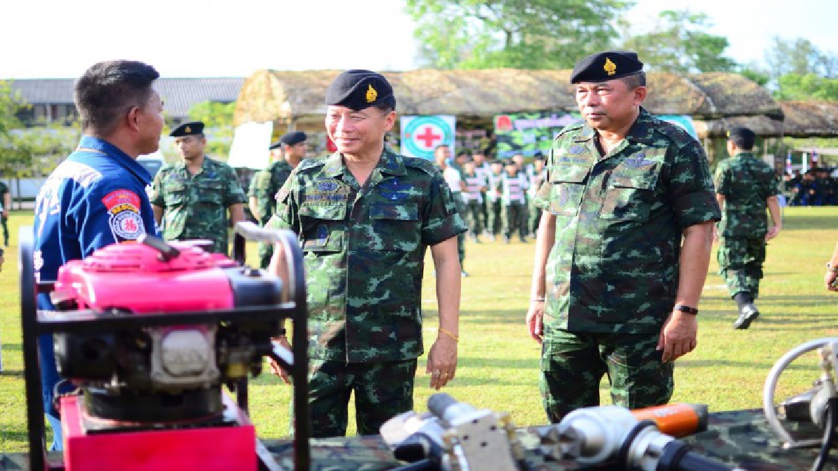 แม่ทัพภาค ที่ 4 ลงพื้นที่จังหวัดสุราษฎร์ธานีติดตามตรวจสภาพความพร้อมด้านการบรรเทาสาธารณภัย ช่วยเหลือผู้ประสบภัย (คลิป)