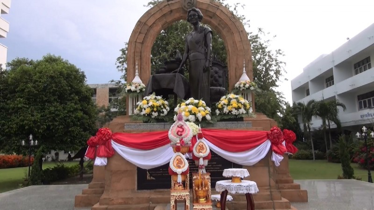 สงขลา!! ตักบาตรวันสมเด็จย่าและถวายเป็นพระราชกุศลในหลวงรัชกาลที่ 9 เนื่องในวันคล้ายวันพระราชสมภพของสมเด็จพระศรีนครินทราบรมราชชนนี