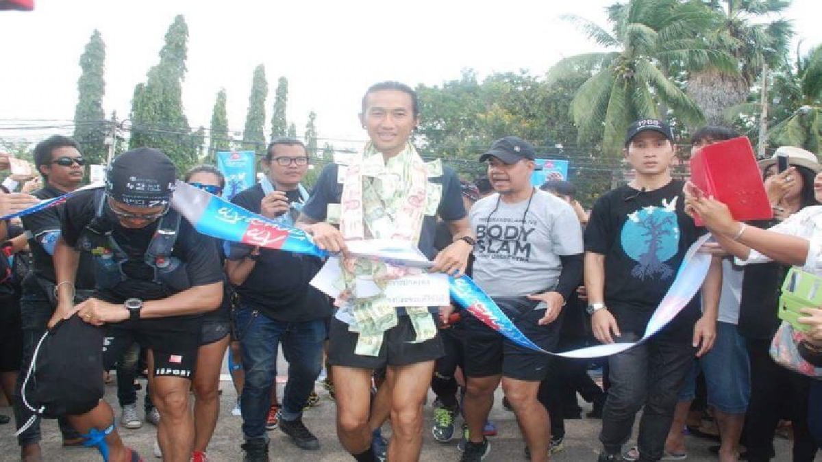 #วิ่งการกุศล!! รพ.บางสะพานระดมทุนขายเสื้อยืด 1 ล้านบาทมอบ “ ตูน บอดี้สแลม “ วิ่งการกุศลเส้นทาง เบตง-แม่สาย