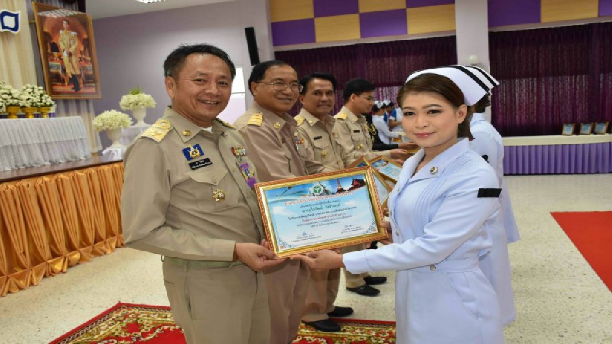 วิทยาลัยพยาบาลบรมราชชนนี นครศรีธรรมราช จัดพิธีถวายราชสดุดีสมเด็จพระศรีนครินทราบรมราชชนนี เนื่องในวันพยาบาลแห่งชาติ ประจำปี 2560