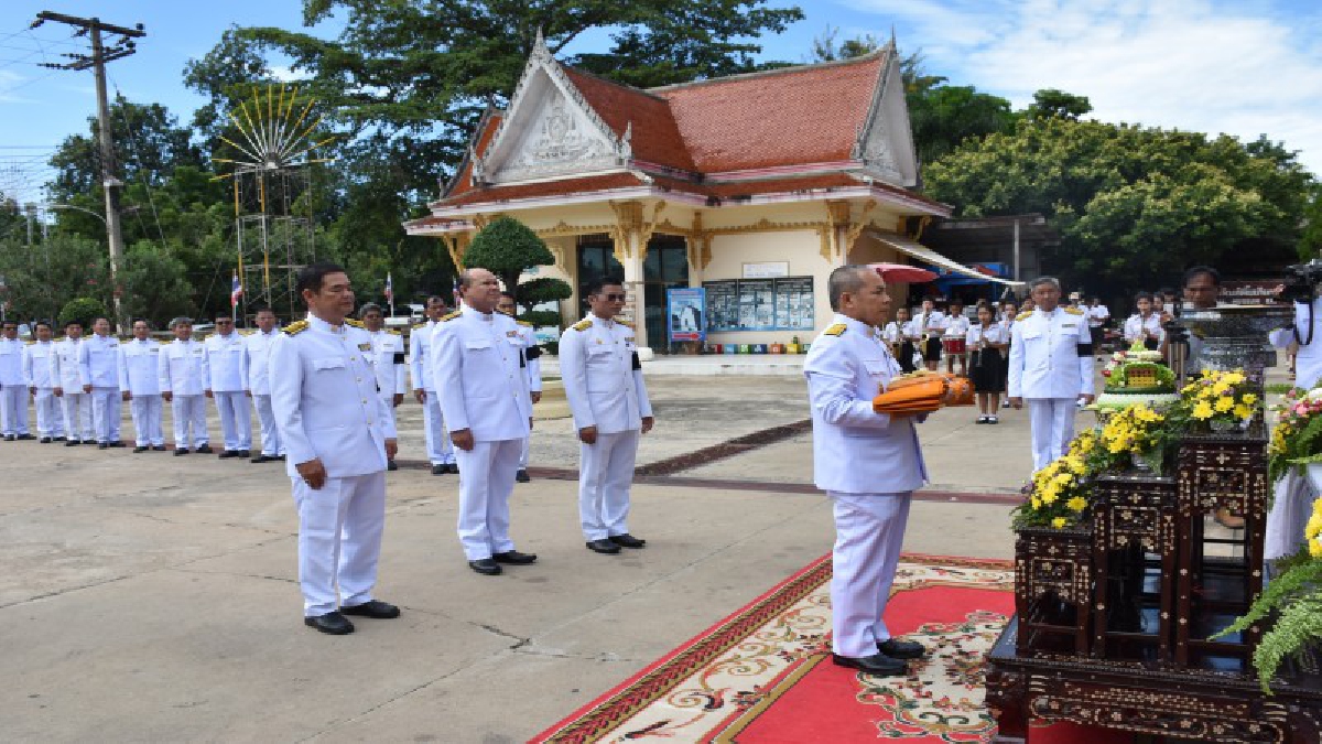 อธิบดีกรมอุทยานฯถวายผ้าพระกฐินพระราชทาน วัดพระแท่นดงรัง เมืองกาญจนบุรี