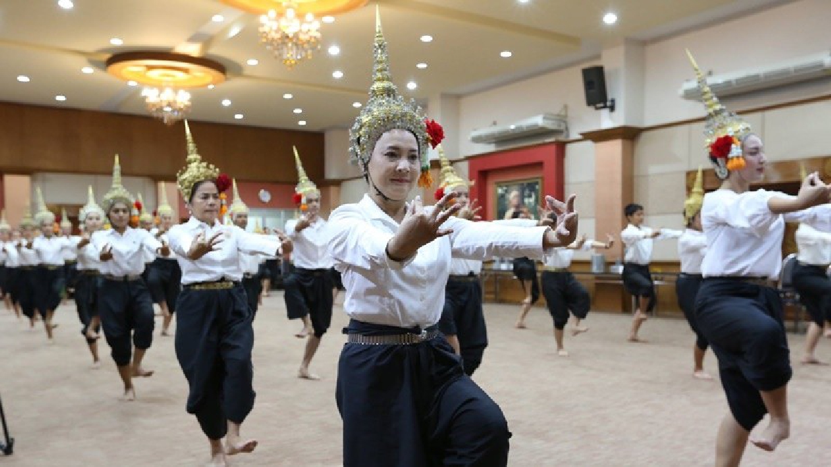 มรส.เตรียมความพร้อมซ้อมใหญ่การแสดงมหรสพพิธีถวายดอกไม้จันทน์ น้อมสำนึกในพระมหากรุณาธิคุณ พ่อหลวง ร.9 (มีคลิป)
