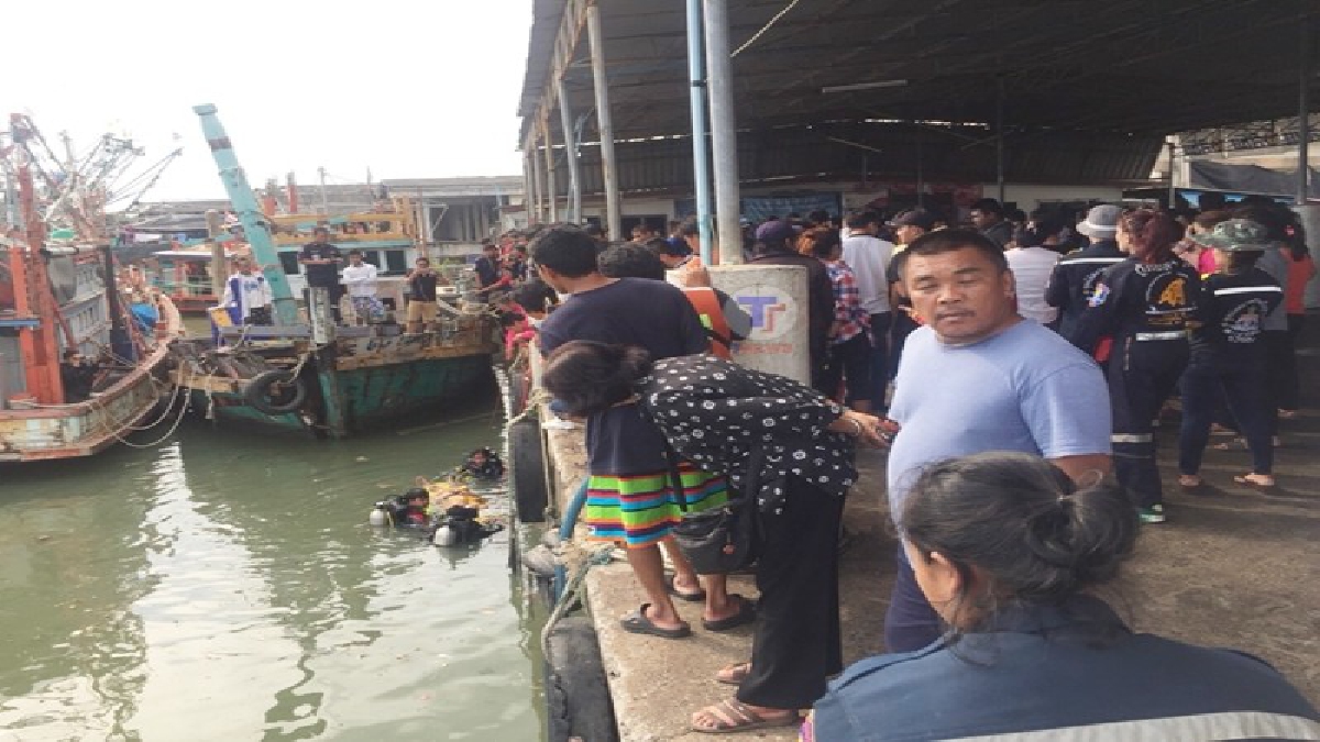 อย่าซ่ากับแม่ย่านางเรือ !! หนุ่มเขมรใบ้ เมาสุดซ่า ไปนั่งปลดทุกข์หนัก ท้ายเรือ ก่อนเกิดเหตุร้าย จมน้ำต่อหน้าเพื่อนดับ แบบไม่น่าตาย