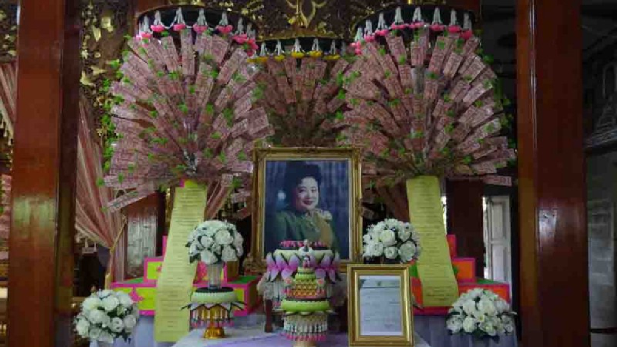 พระเจ้าวรวงค์เธอ พระองค์เจ้าโสมสวลีพระวรราชาทินัดดามาตุ  ทรงพระกรุณาโปรดเกล้าฯ ประทานผ้าพระกฐิน ณ วัดศรีบุญเรือง (มีคลิป)