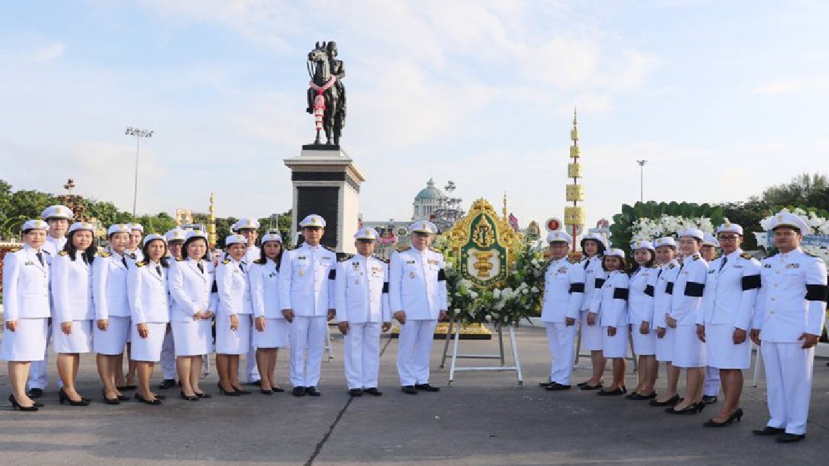 สถาบันพระปกเกล้า..!! ร่วมพิธีวางพวงมาลา ถวายสักการะ พระบาทสมเด็จพระจุลจอมเกล้าเจ้าอยู่หัว เนื่องในวันปิยมหาราช (มีคลิป)