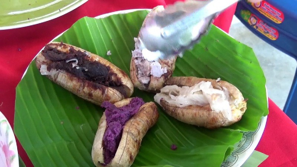สุดแปลกแหวกแนว!! กล้วยปิ้งไส้แตก สูตรชาววังขายดี รสชาติแสนอร่อย ปิ้งขายแทบไม่ทัน พร้อมจัดส่งให้ถึงที่