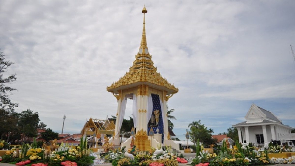 สุราษฎร์! ปรับภูมิทัศน์พระเมรุมาศจำลองและมณฑลพิธีอย่างยิ่งใหญ่อลังการสมพระเกียรติ เหนือคำกล่าวอ้างใดๆ(มีคลิป)
