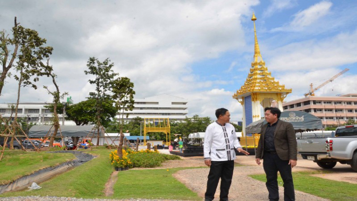 กาฬสินธุ์ . . ผู้ว่าราชการจังหวัดกาฬสินธุ์ นำข้าราชการ และประชาชนร่วมพิธี บวงสรวงพระเมรุมาศจำลอง เนรมิตรโครงการพระราชดำริพ่อหลวง ร.9