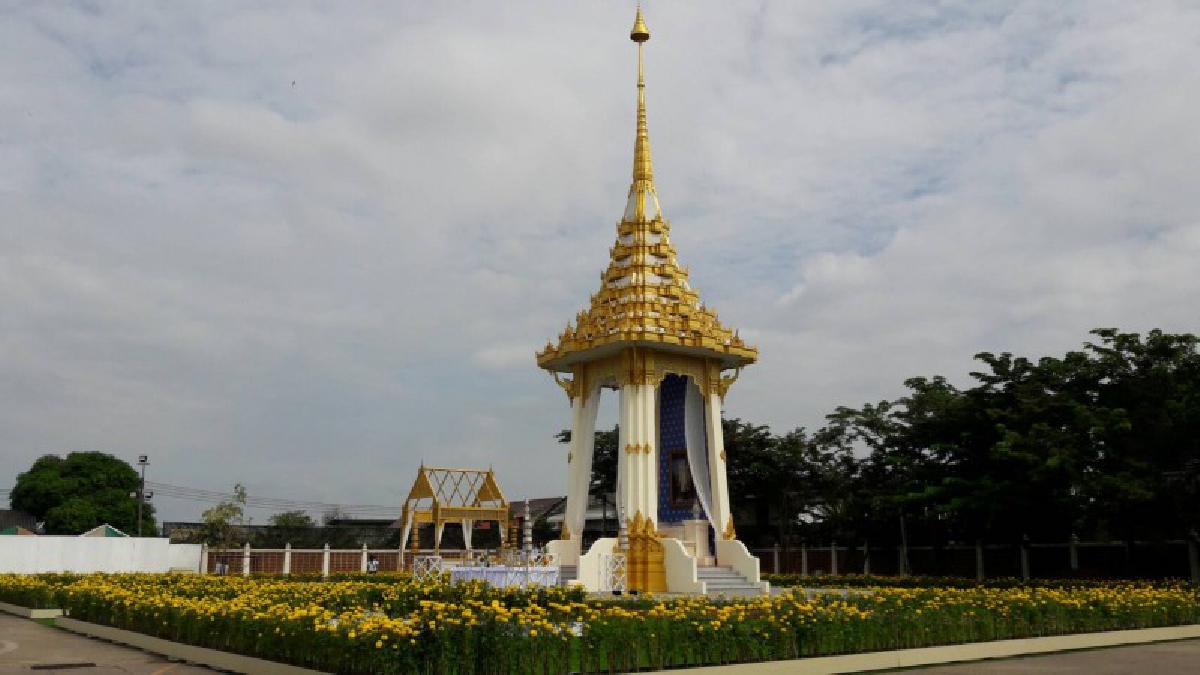 จ.หนองคาย..ประกอบพิธีบวงสรวงพระเมรุมาศจำลอง สำหรับพิธีถวายดอกไม้จันทน์ ในส่วนภูมิภาคของจังหวัดหนองคาย ในงานพิธีถวายพระเพลิงพระบรมศพในหลวงร.9