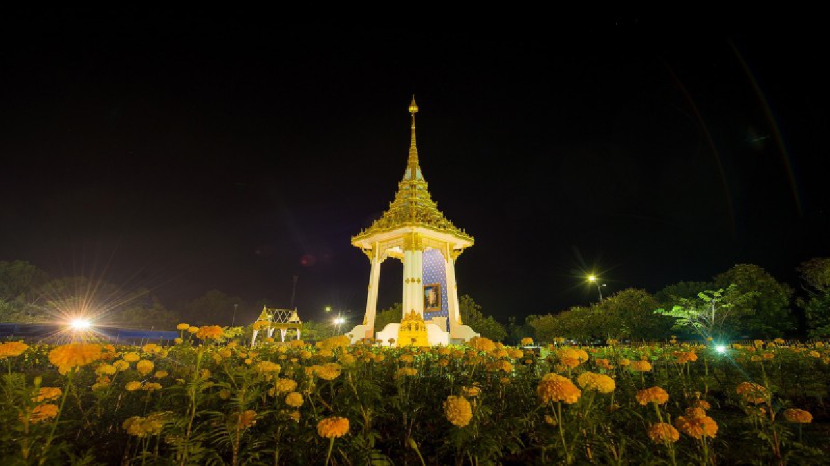 ผู้ว่าฯ อำนาจเจริญ ตรวจความเรียบร้อยการตกแต่งพื้นที่โดยรอบพระเมรุมาศจำลอง