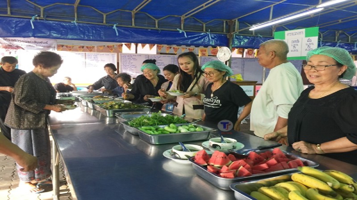 อิ่มบุญ..อิ่มใจ!! ชาวบ้านแลงเปิดโรงทานเจเป็นปีที่ปีที่ 5 อิ่มท้องอิ่มใจได้บุญ สืบสานจนเป็นประเพณีสำคัญประจำหมู่บ้าน ศูนย์รวมความรักสมัคร