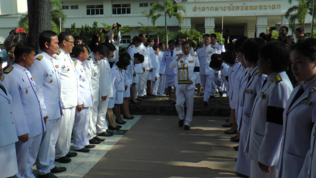 นครนายก..!! จัดพิธีรับไฟหลวงพระราชทาน ไปประกอบพิธีถวายพระเพลิงพระบรมศพ ในหลวงรัชกาลที่ 9 (มีคลิป)
