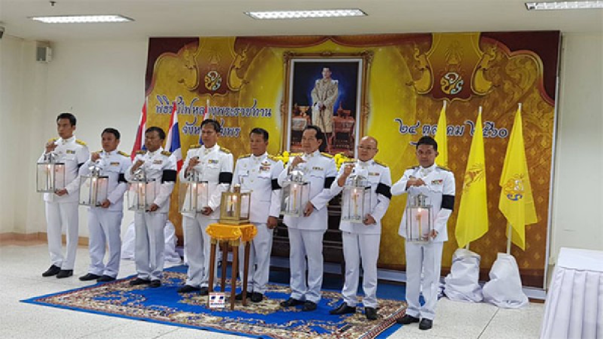 ไฟหลวงพระราชทาน..!! ชุมพร ส่งมอบไฟหลวงพระราชทาน แก่อำเภอต่างๆ เตรียมพร้อมประกอบพระราชพิธีพร้อมกันทั่วประเทศ (มีคลิป)