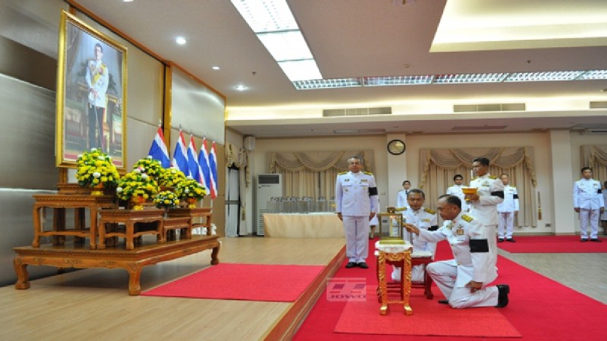 ผู้ว่าสุราษฎร์..! ส่งมอบไฟหลวงพระราชทานแก่ 19 อำเภอ ด้านผู้การจังหวัดวางมาตรการป้องกันเหตุระดับสูงสุด (มีคลิป)