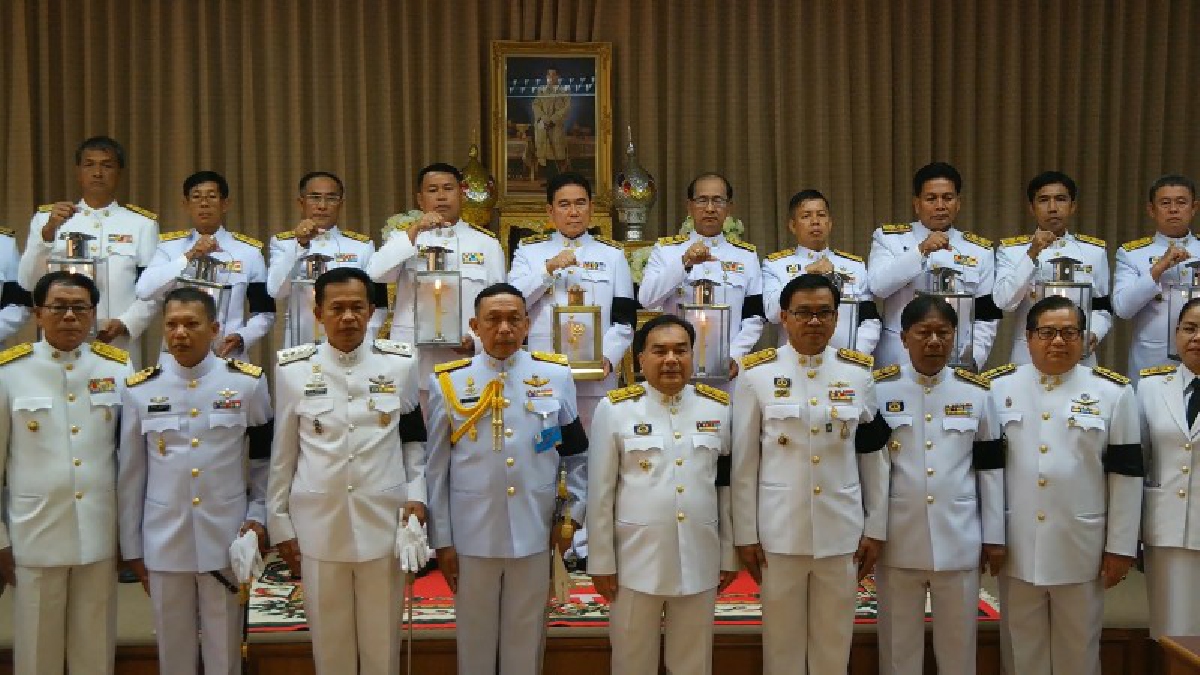 นครพนม!! ประกอบพิธีรับไฟหลวงพระราชทานเพื่อให้แต่ละอำเภออัญเชิญไปใช้ในพิธีพระราชทานพระเพลิงพระบรมศพฯ (มีคลิป)
