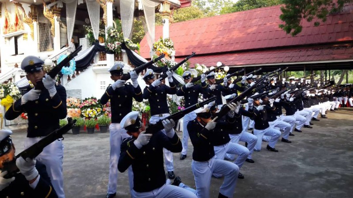 น้ำตาท่วมวัด !! เพื่อนร่วมรุ่นจัด"แฟนซีดิว"ส่งสู้ฟากฟ้า ในงานพิธีฌาปณกิจ ผบ.ตั้งกรรมการสอบด่วน เหตุ นตท.ดับ (คลิป)
