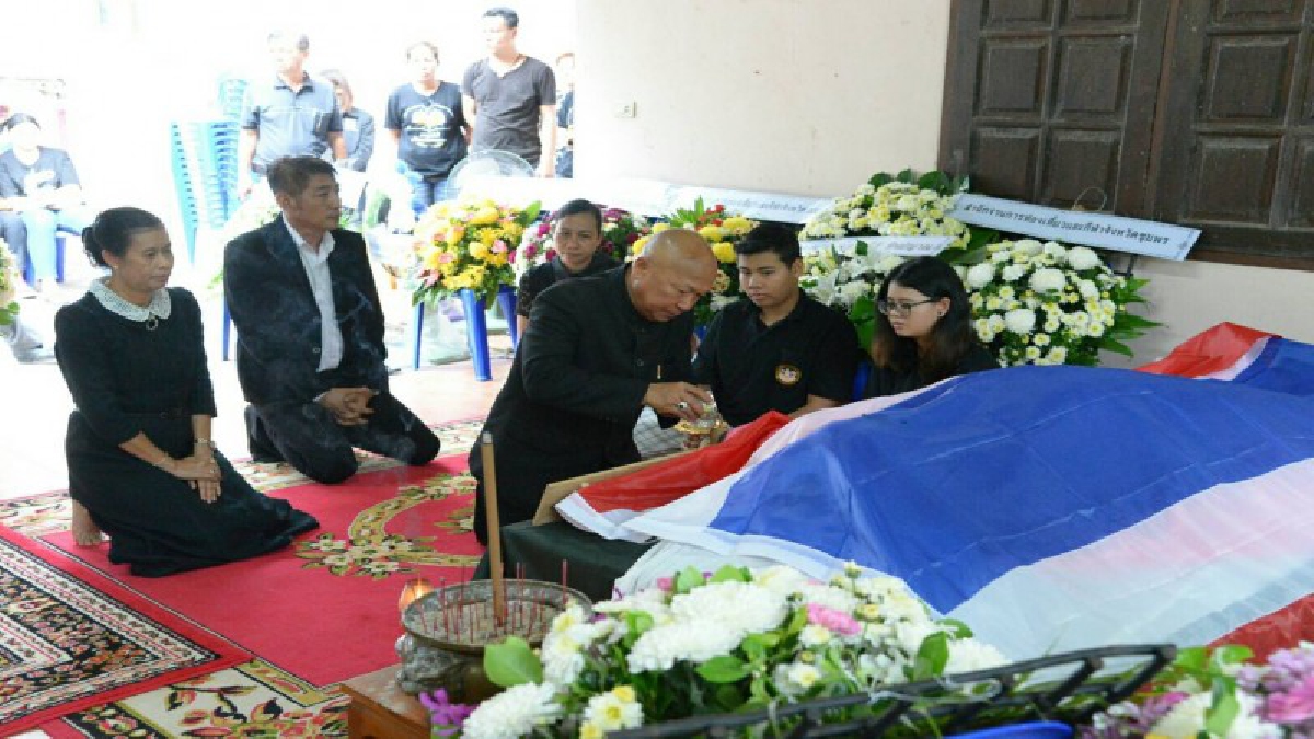 สุดเศร้า !! งานรดน้ำศพตร.ท่องเที่ยว ประสบอุบัติเหตุเสียชีวิตขณะปฏิบัติหน้าที่อำนวยความสะดวกปชช. งานซ้อมใหญ่พระราชพิธีถวายพระเพลิงพระบรมศพ