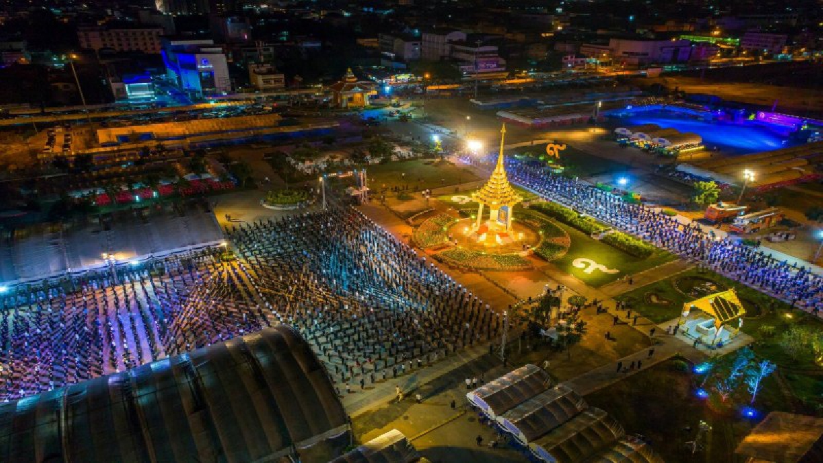 แค่ซ้อมยังขนลุกซู่!!นางรำชาวอุดร 2,989 คน น้อมรำลึกในพระมหากรุณาธิคุณ ร่วมกันซ้อมใหญ่รำถวายอาลัยแด่พ่อหลวง